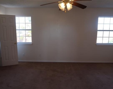 406 Denny Street - Photo Thumbnail 8
