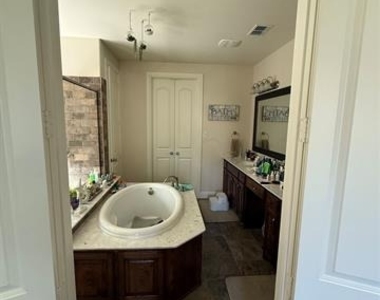 7613 Choctaw Lane - Photo Thumbnail 8