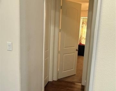 7613 Choctaw Lane - Photo Thumbnail 9