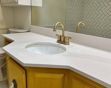 4417 N Western Avenue - Photo Thumbnail 4