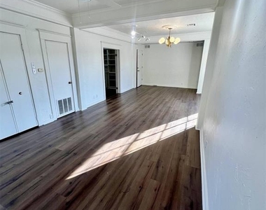 4417 N Western Avenue - Photo Thumbnail 1