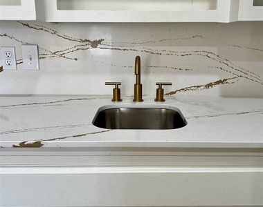 4417 N Western Avenue - Photo Thumbnail 3