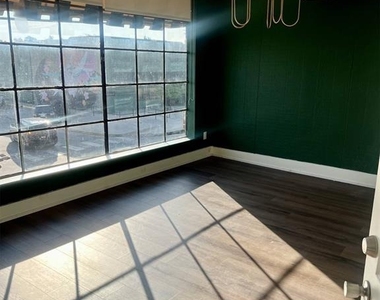 4417 N Western Avenue - Photo Thumbnail 6