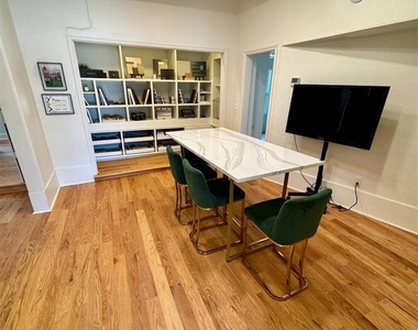 4417 N Western Avenue - Photo Thumbnail 2