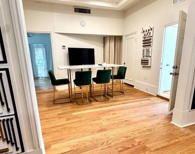 4417 N Western Avenue - Photo Thumbnail 7