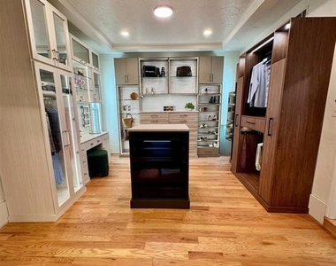 4417 N Western Avenue - Photo Thumbnail 12