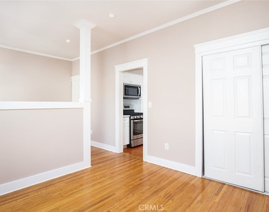 113 N Columbus - Photo Thumbnail 2