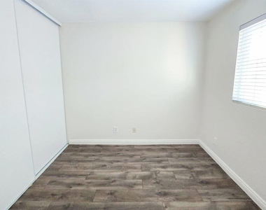 4402 Delta Street - Photo Thumbnail 7