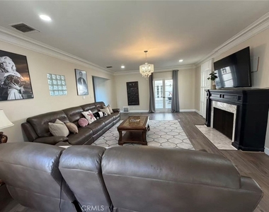 113 N Doheny - Photo Thumbnail 2