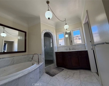 113 N Doheny - Photo Thumbnail 11