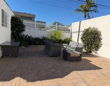 113 N Doheny - Photo Thumbnail 14