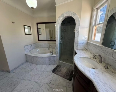 113 N Doheny - Photo Thumbnail 12