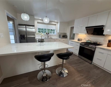 113 N Doheny - Photo Thumbnail 3
