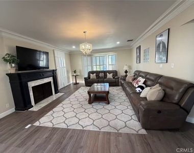 113 N Doheny - Photo Thumbnail 1