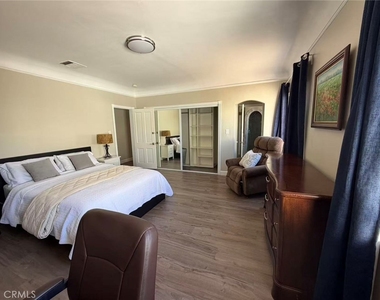 113 N Doheny - Photo Thumbnail 6