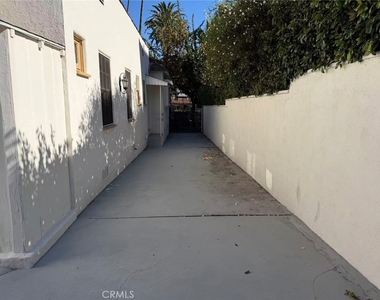 113 N Doheny - Photo Thumbnail 18