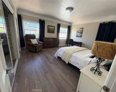 113 N Doheny - Photo Thumbnail 7