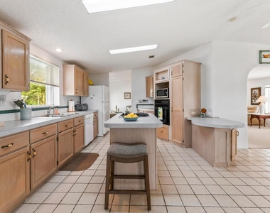 8913 Sw Chevy Circle - Photo Thumbnail 8