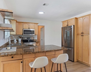 4921 Ne 23rd Avenue - Photo Thumbnail 8