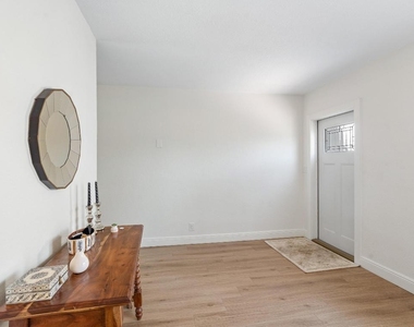 4921 Ne 23rd Avenue - Photo Thumbnail 4