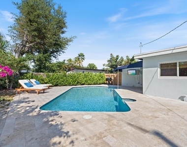 4921 Ne 23rd Avenue - Photo Thumbnail 2