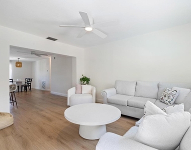 4921 Ne 23rd Avenue - Photo Thumbnail 11