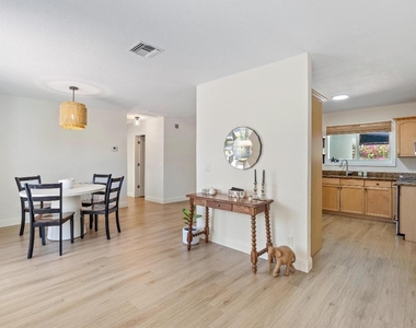 4921 Ne 23rd Avenue - Photo Thumbnail 5