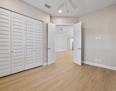 248 Honeysuckle Drive - Photo Thumbnail 12