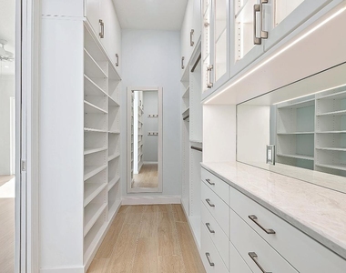 248 Honeysuckle Drive - Photo Thumbnail 9