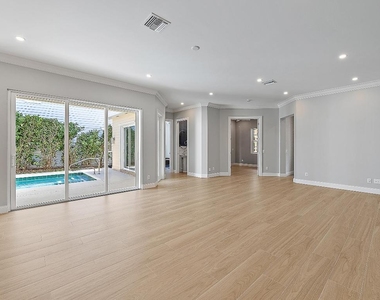 248 Honeysuckle Drive - Photo Thumbnail 5