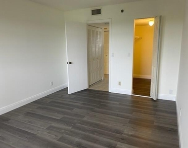 4640 Lucerne Lakes Boulevard W - Photo Thumbnail 1