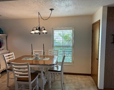 409 Fernandina Street - Photo Thumbnail 15