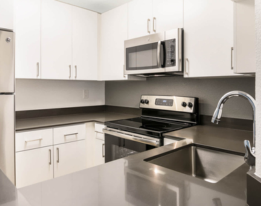 201 W. Fairview - Photo Thumbnail 4