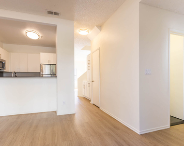 201 W. Fairview - Photo Thumbnail 6