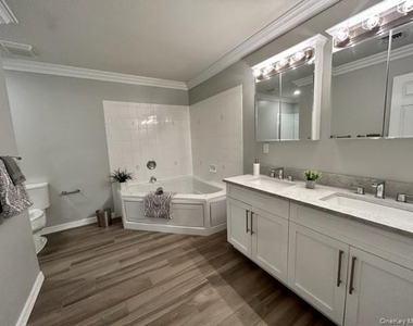 98 Village Green Drive - Photo Thumbnail 9