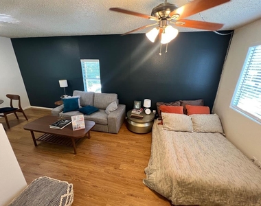 4209 Avenue B Ave - Photo Thumbnail 2