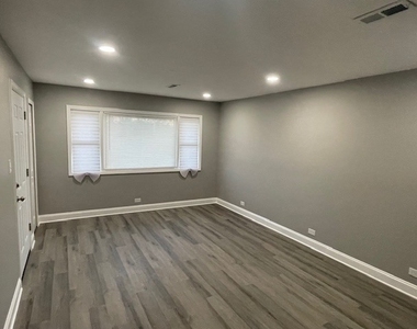 417 Hickory Street - Photo Thumbnail 2