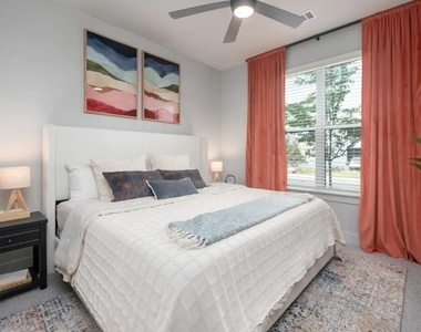 1400 Laurel Crossing Parkway - Photo Thumbnail 7