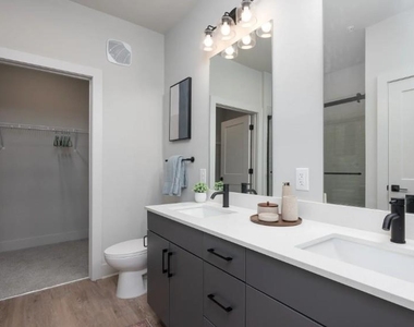 1400 Laurel Crossing Parkway - Photo Thumbnail 9