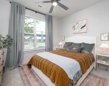 1400 Laurel Crossing Parkway - Photo Thumbnail 6
