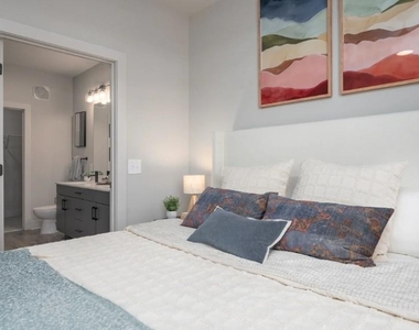 1400 Laurel Crossing Parkway - Photo Thumbnail 8