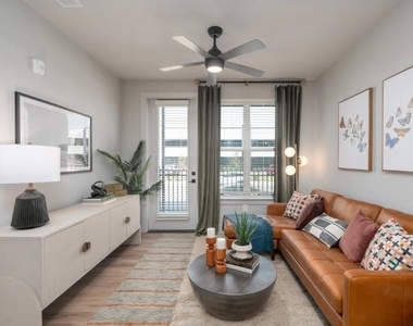 1400 Laurel Crossing Parkway - Photo Thumbnail 4