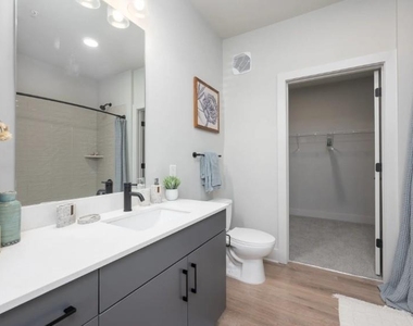1400 Laurel Crossing Parkway - Photo Thumbnail 9