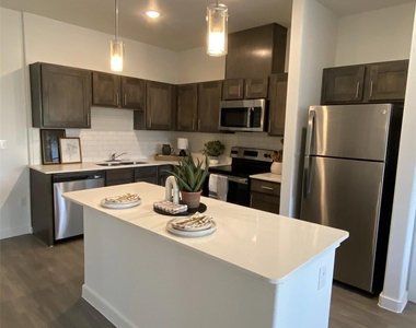 111 Ames Ave - Photo Thumbnail 5
