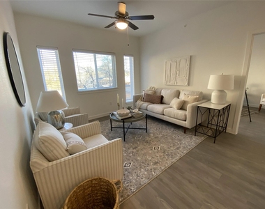 111 Ames Ave - Photo Thumbnail 4