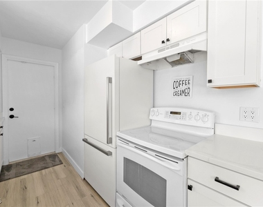 1661 Coronado Road - Photo Thumbnail 8