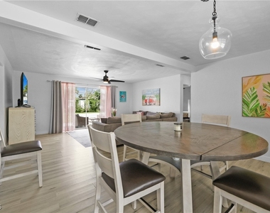 1661 Coronado Road - Photo Thumbnail 10