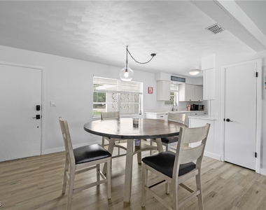 1661 Coronado Road - Photo Thumbnail 3