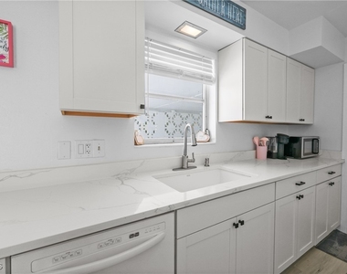 1661 Coronado Road - Photo Thumbnail 9
