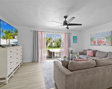 1661 Coronado Road - Photo Thumbnail 6